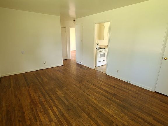 3rd image of 823 W 14th St