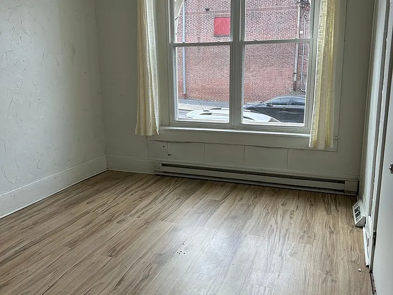 11 N Ann St — Photo 2