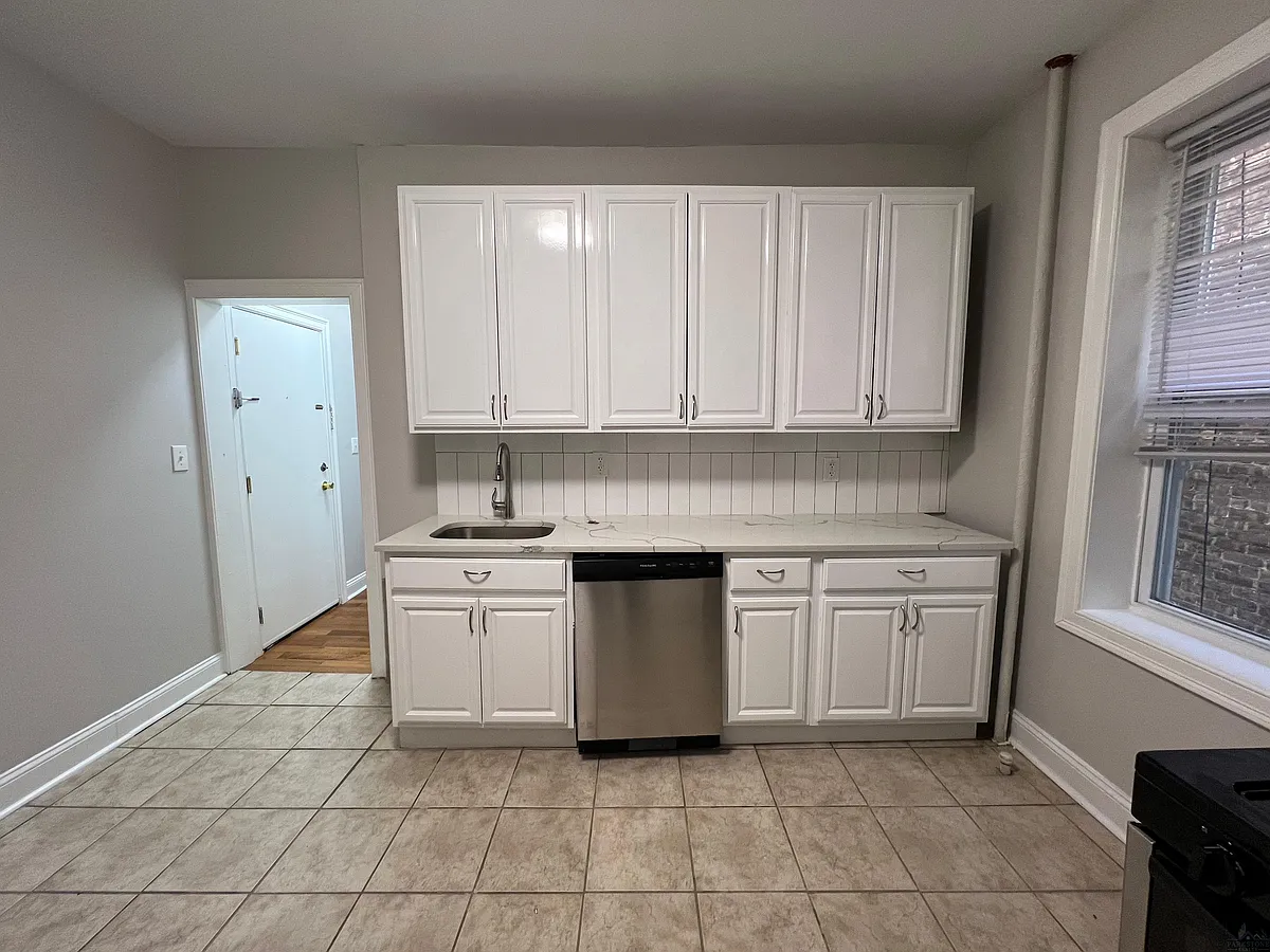 Building Photo - 384-386 Baldwin Ave #8A