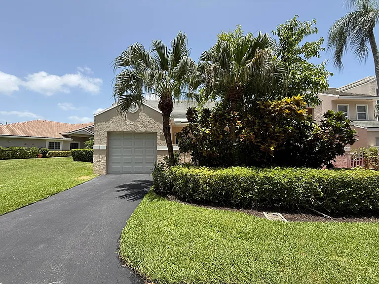 225 N Lakeshore Dr — Photo 61