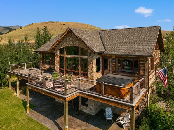 11 Quartz St, Pony, MT 59747