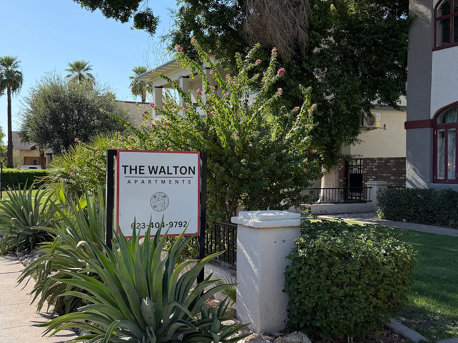 2 bed, 916 sqft, $2,145 — Photo 1