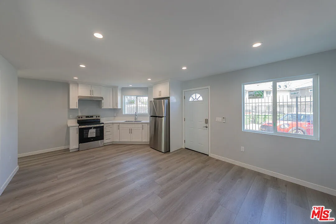 2 bed, 2.0 bath, $3,000 — Photo 3