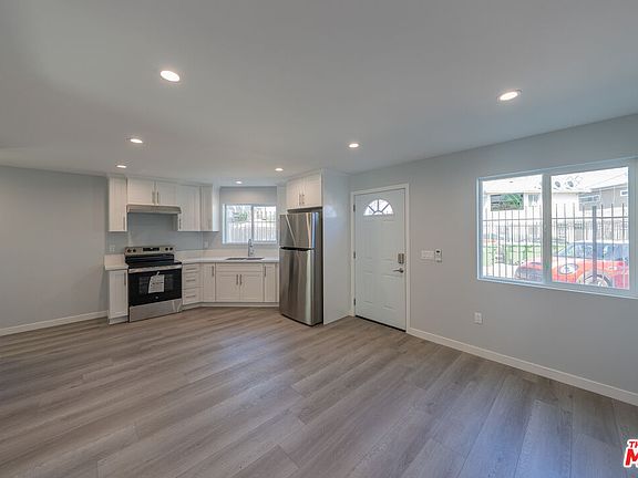 3rd image of 5835 Cartwright Ave #1/2