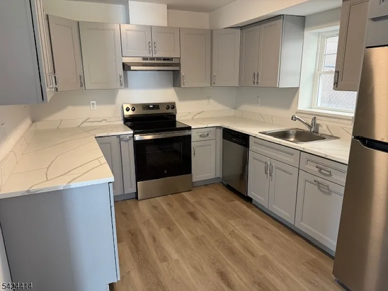 1 bed, 1.0 bath, $1,900 — Photo 3