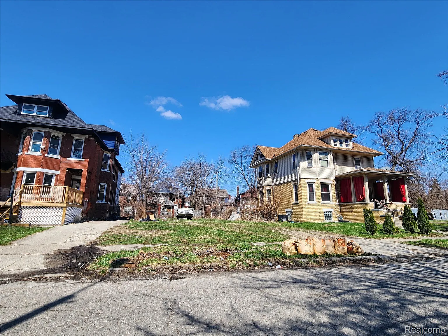 130 Hazelwood St photo 1