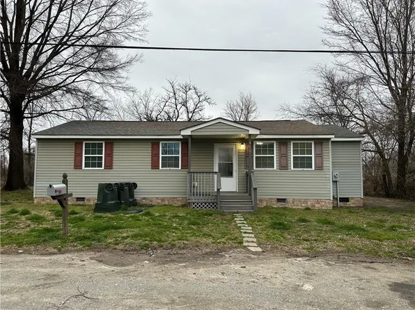 416 Pleasant St, Suffolk, VA 23434