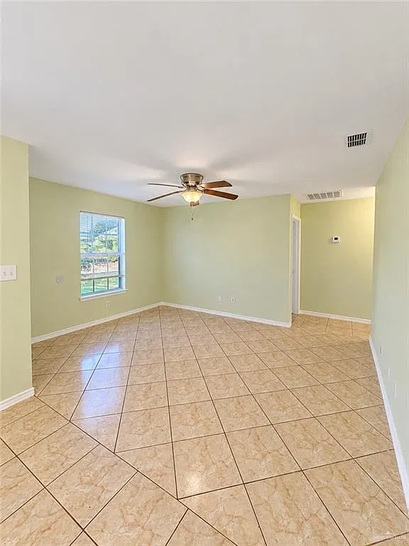 3 bed, 2.0 bath, 1299 sqft, $1,400 — Photo 2