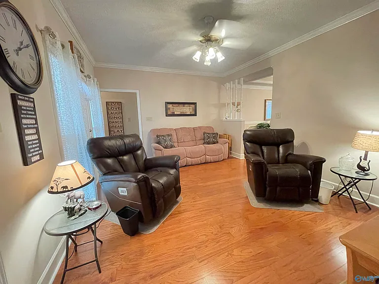 2217 Yorkshire SE — Photo 7