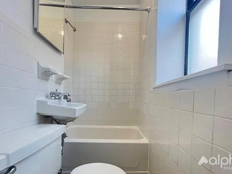 332 E 95th St #32 — Photo 3