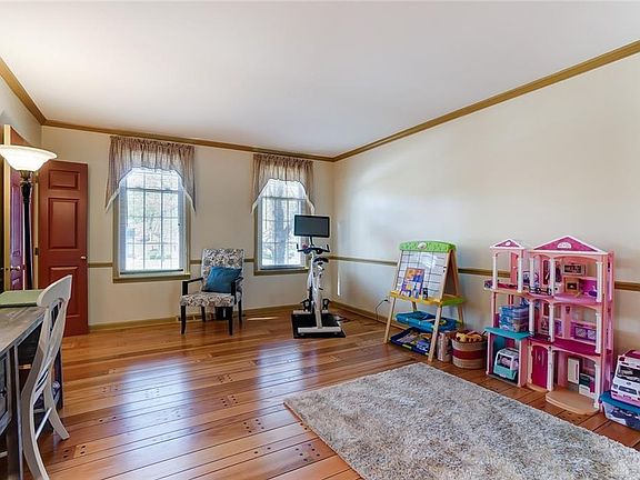 5th image of 71 Wythe Parish St