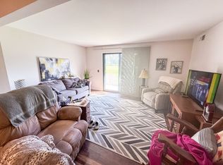 551 Hawaii Ln #3, Sun Prairie, WI 53590