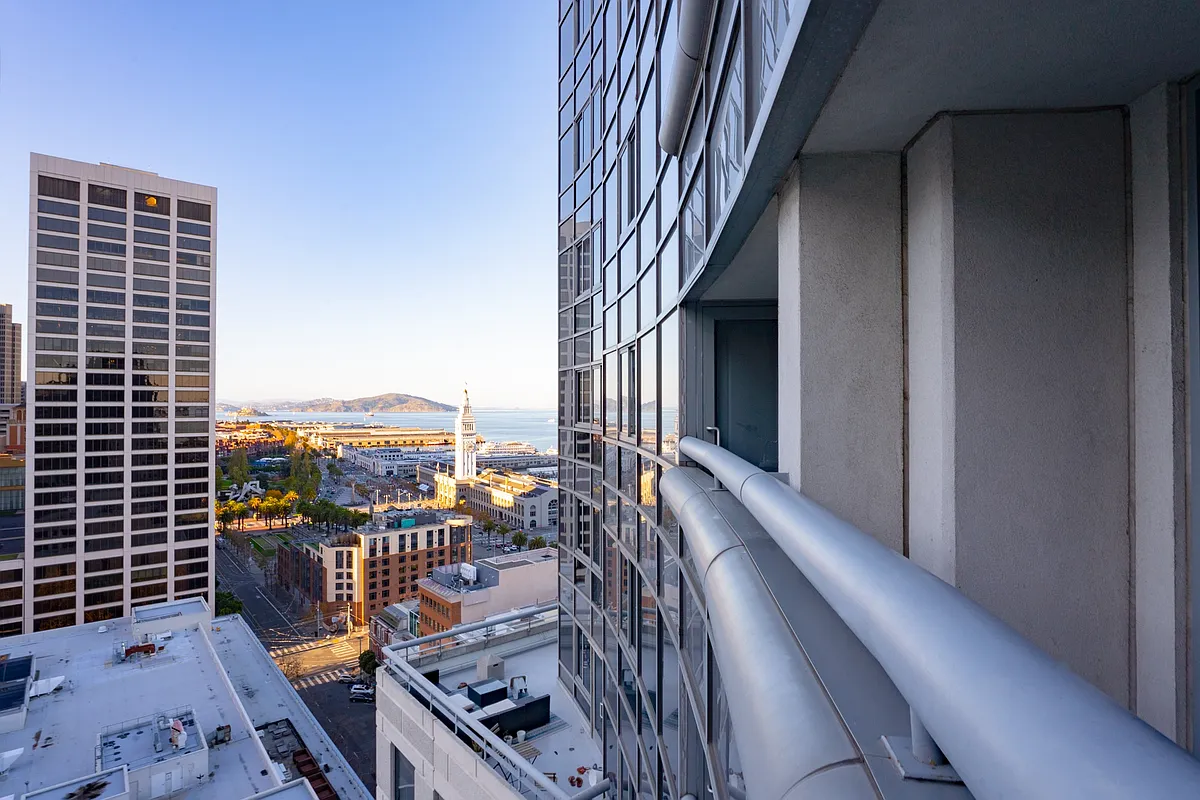 Building Photo - Towers at Rincon