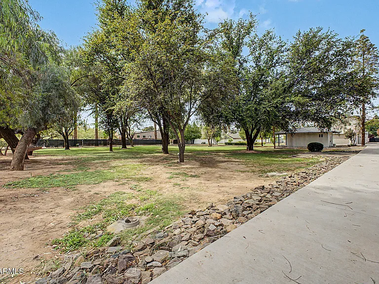 2311 E Colter St — Photo 79