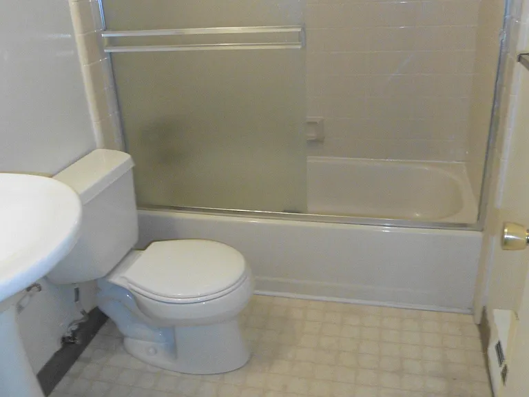 429 S 9th St — Photo 7