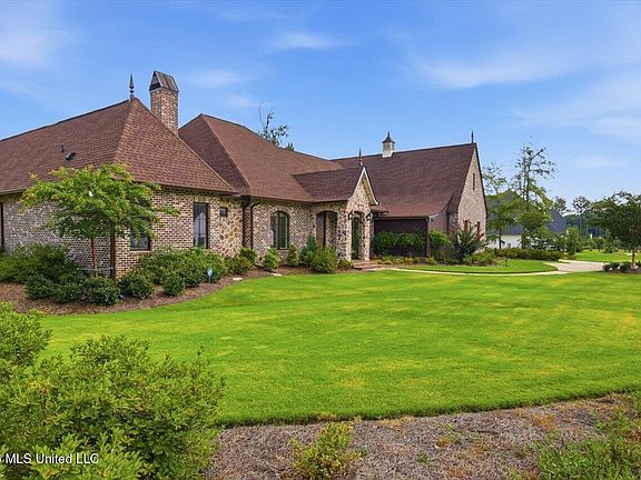 4th image of 214 Ashworth Cir