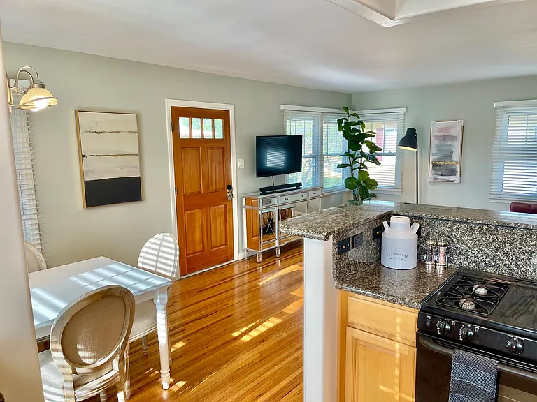 917 W 29th Pl — Photo 11