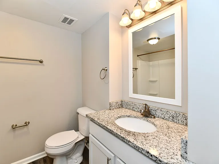 Park Lane Apartments — Photo 19