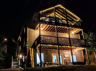919 Powder Mill Rd, Gatlinburg, TN 37738