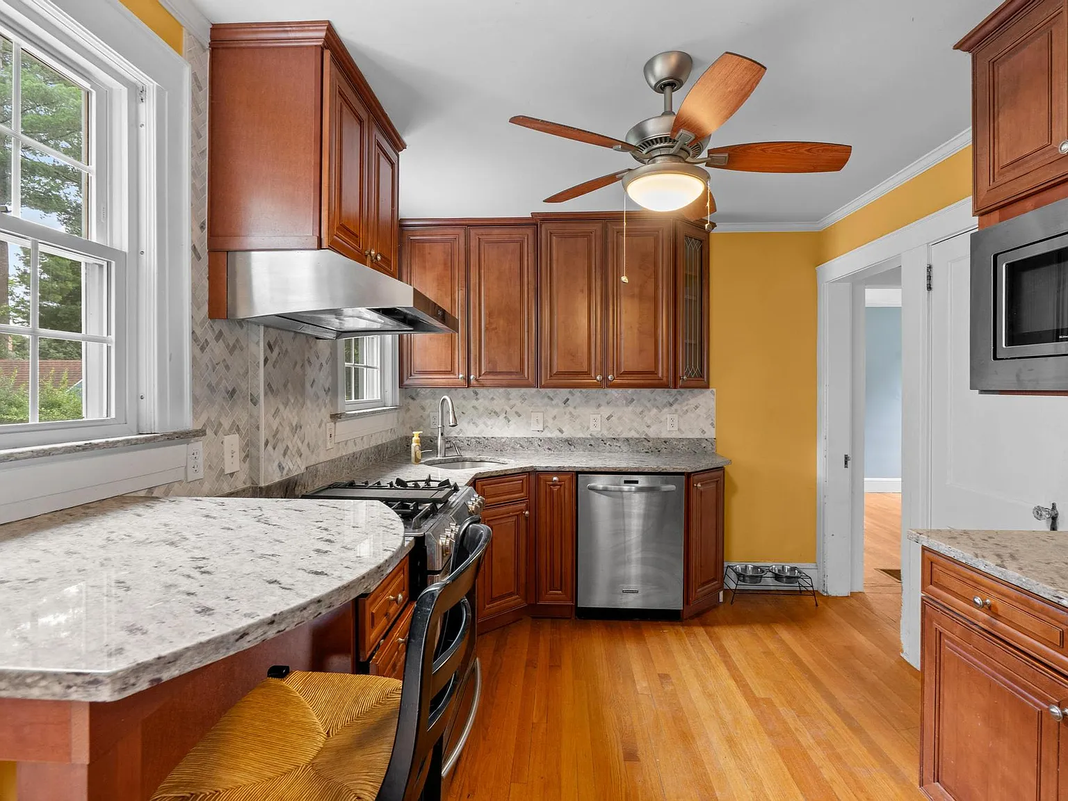 4 bed, 3.5 bath, 2140 sqft, $5,500 — Photo 3