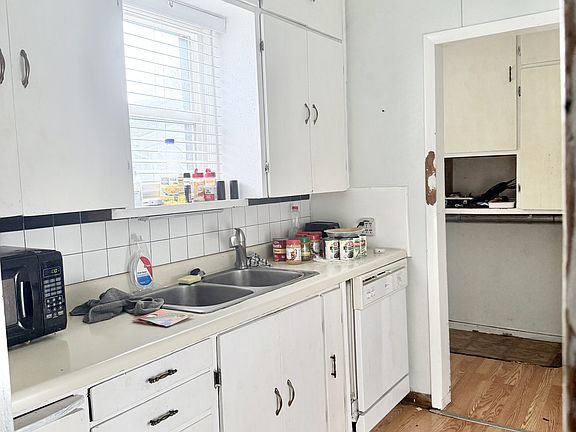2nd image of 208 E Southgate Ave
