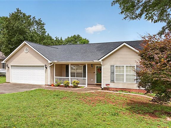 2nd image of 207 Hunters Ln