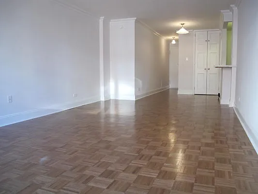 Rented by Metropolis Real Estate of Manhattan | media 9