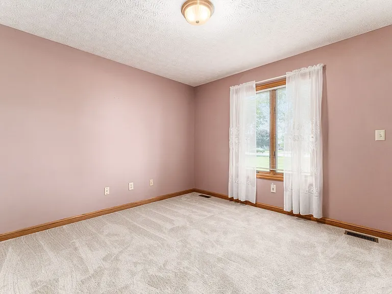 6002 Bowen Rd — Photo 34