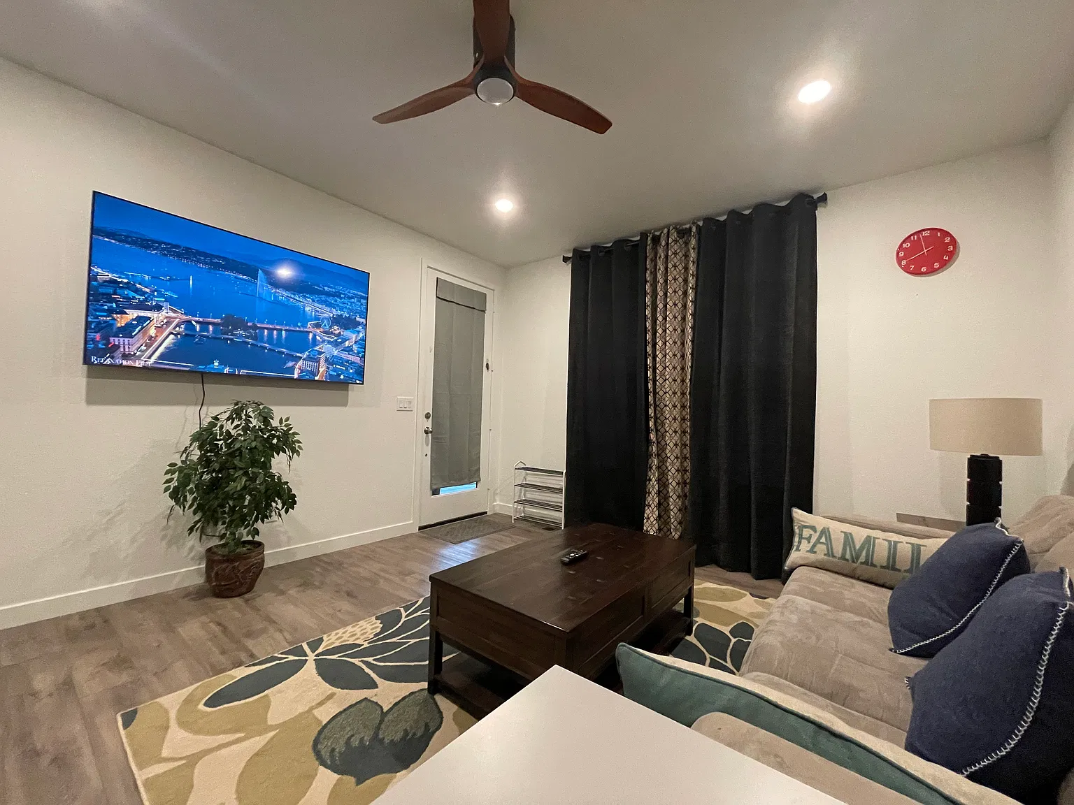 1 bed, 1100 sqft, $1,550 — Photo 3