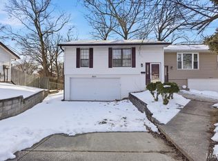 3031 Bluffwood Dr, Saint Charles, MO 63301