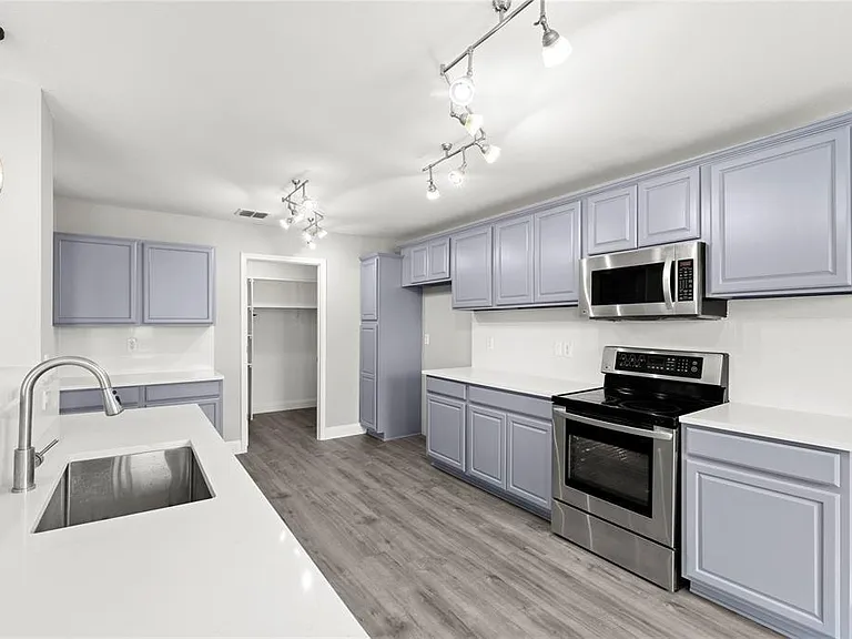 1701 Silverwood Ln — Photo 12