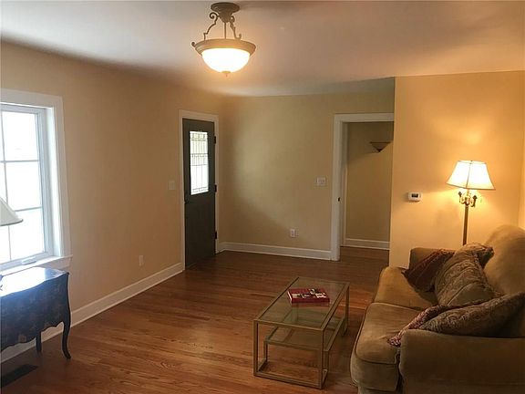 3rd image of 444 N Walnut Ave