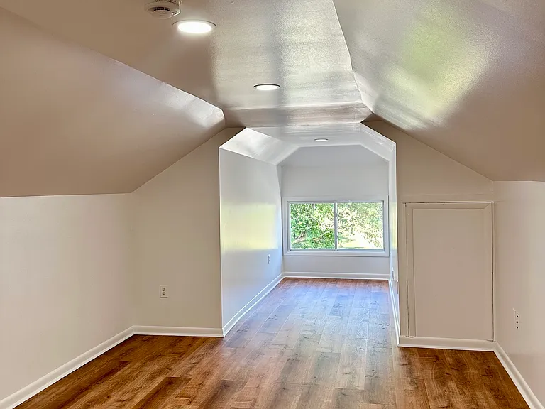116 N New Rd — Photo 9
