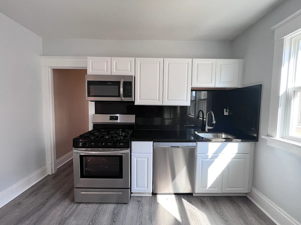 Kitchen - 35 Commonwealth Ave #2