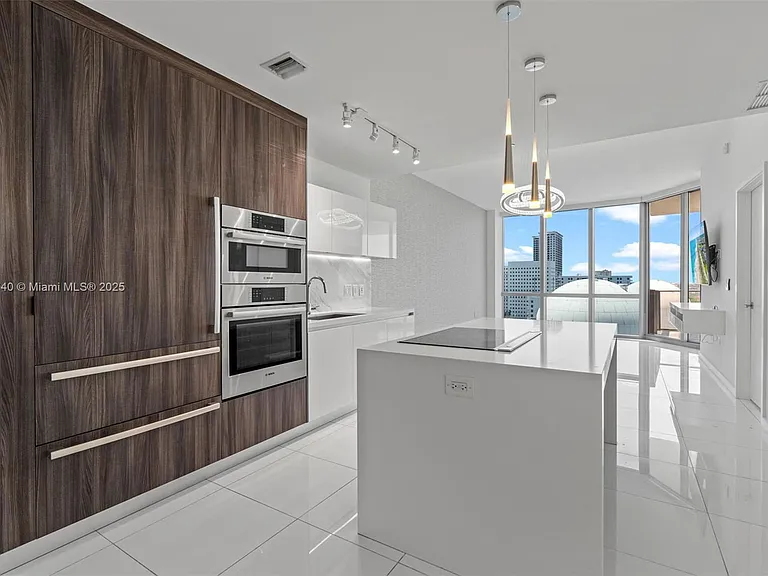 851 NE 1st Ave #1506 — Photo 4