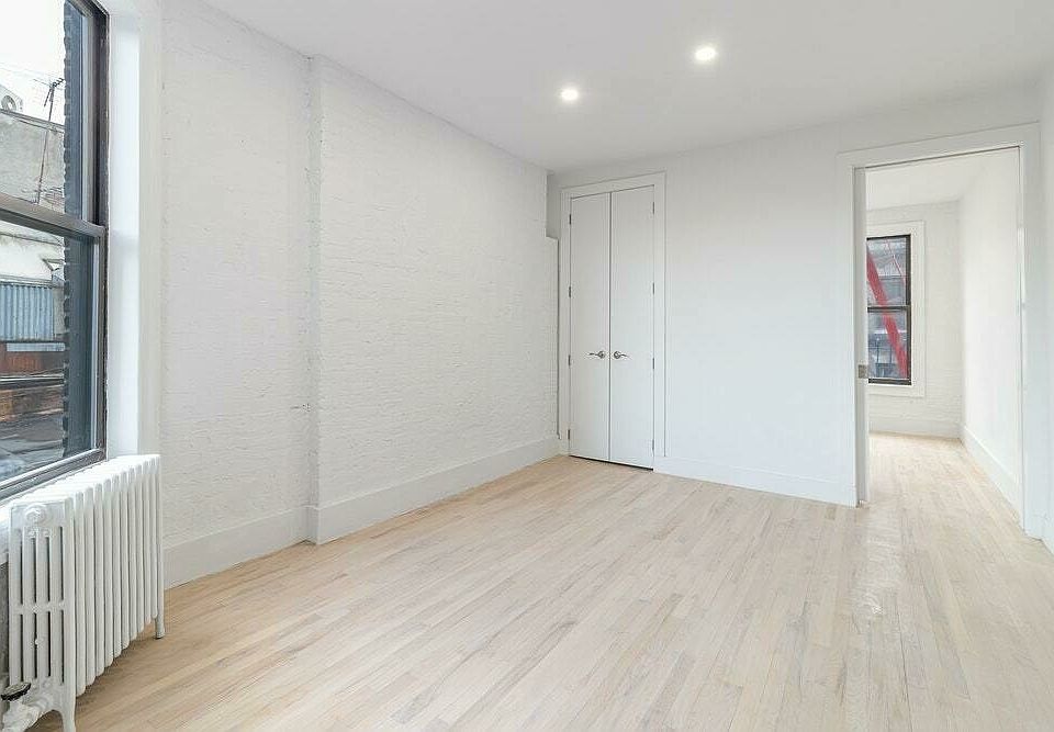 2nd image of 105 Macdougal St APT 14