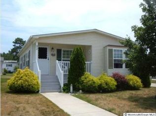 82 Pine Ridge Blvd, Whiting, NJ 08759