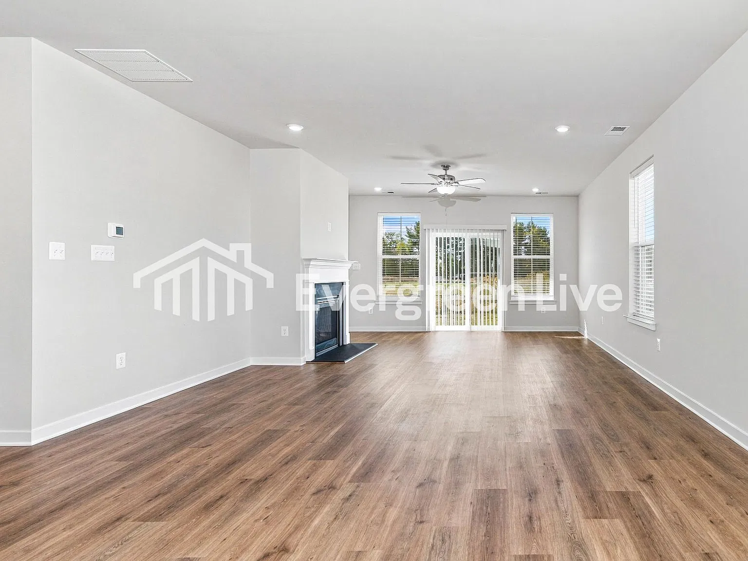 2 bed, 2.0 bath, 1518 sqft, $2,090 — Photo 2