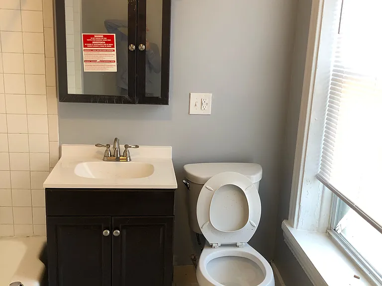 1714 W 46th St #2E — Photo 5