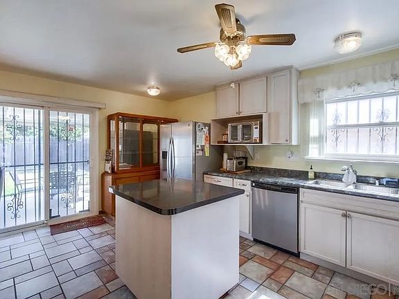 5th image of 231 Treewood St
