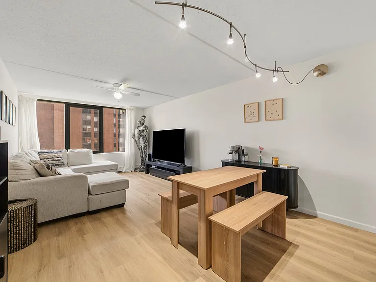4 Martine Ave #707 — Photo 21