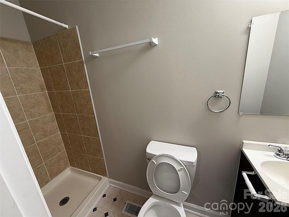 5th image of 2037 S Pine Dr