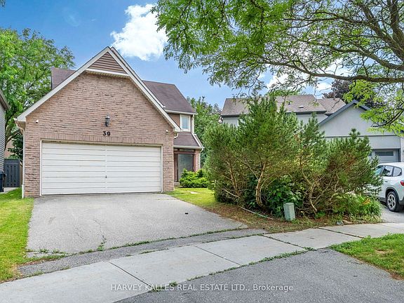 3rd image of 39 Newington Cres