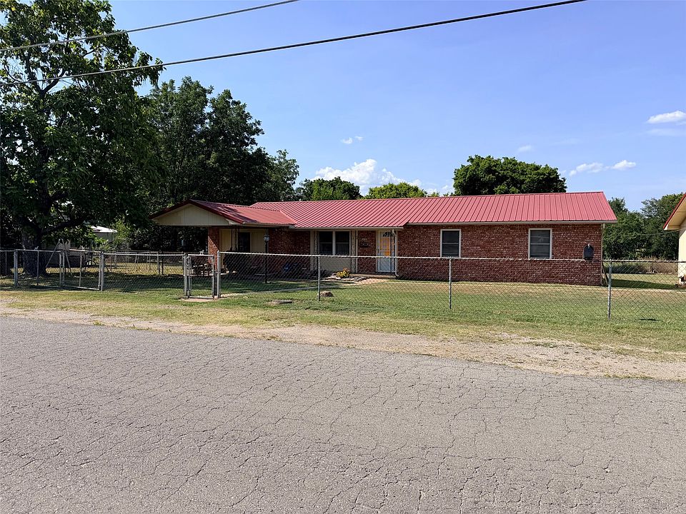 1st image of 810 Warren Rd