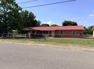 810 Warren Rd, Henryetta, OK 74437