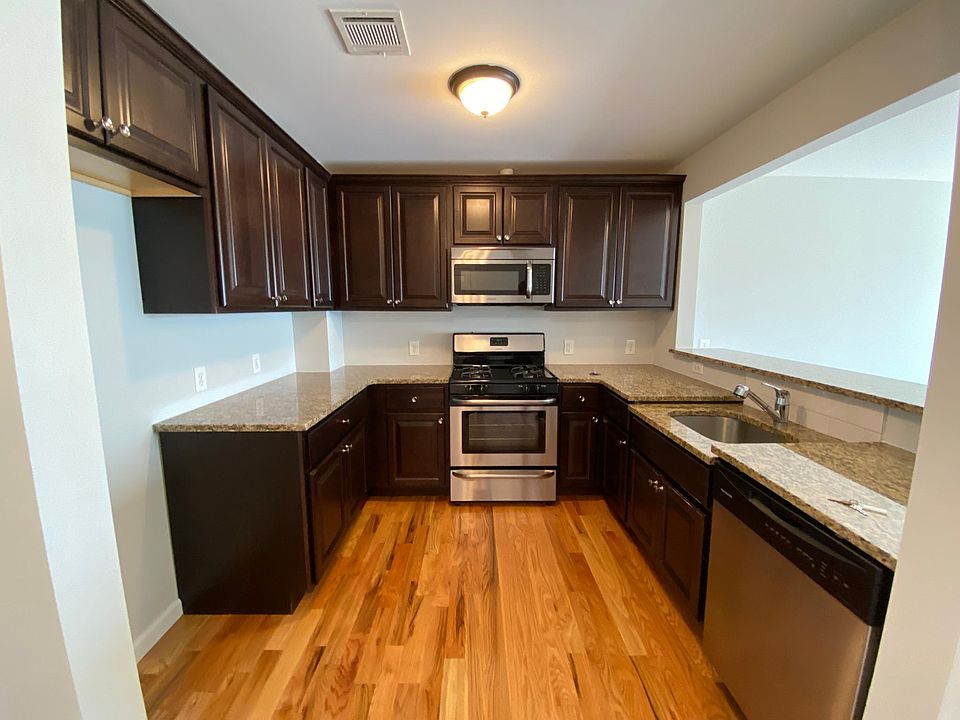 1st image of 42 Norfolk St #10