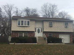 5 Rosewood Ave, Amityville, NY 11701