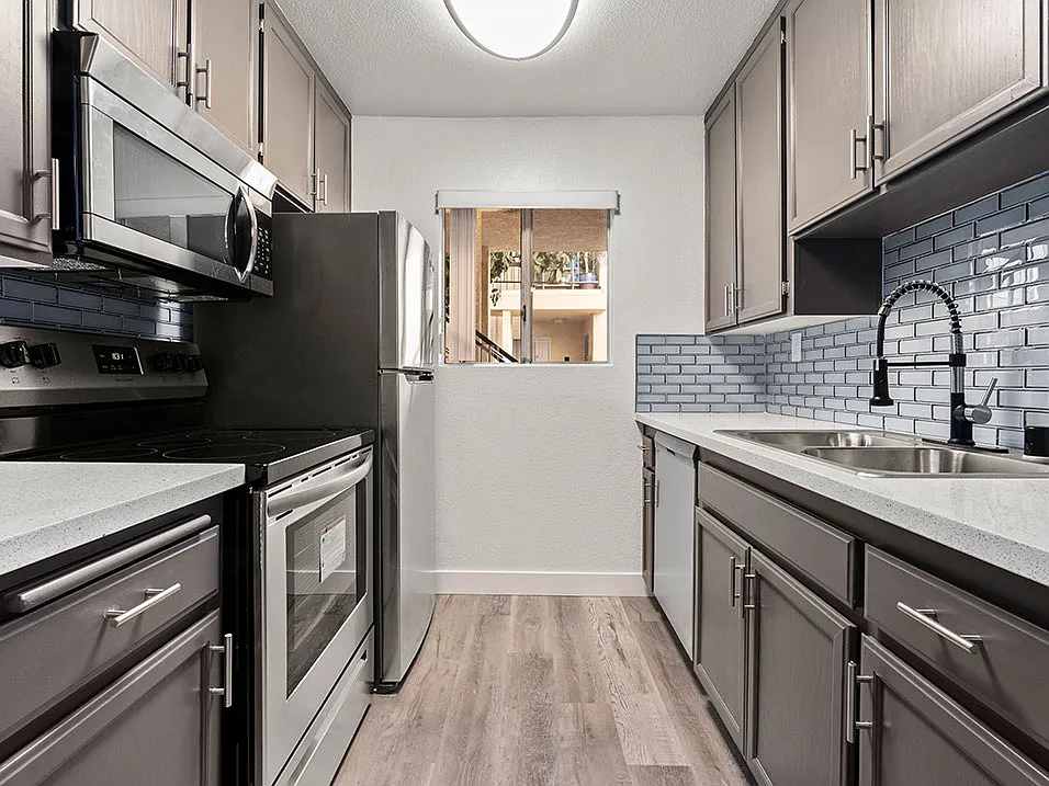 Riverbridge Apartments — Photo 3