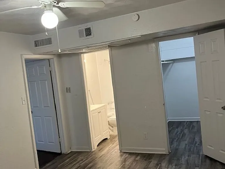 4810 Gaston Ave — Photo 35