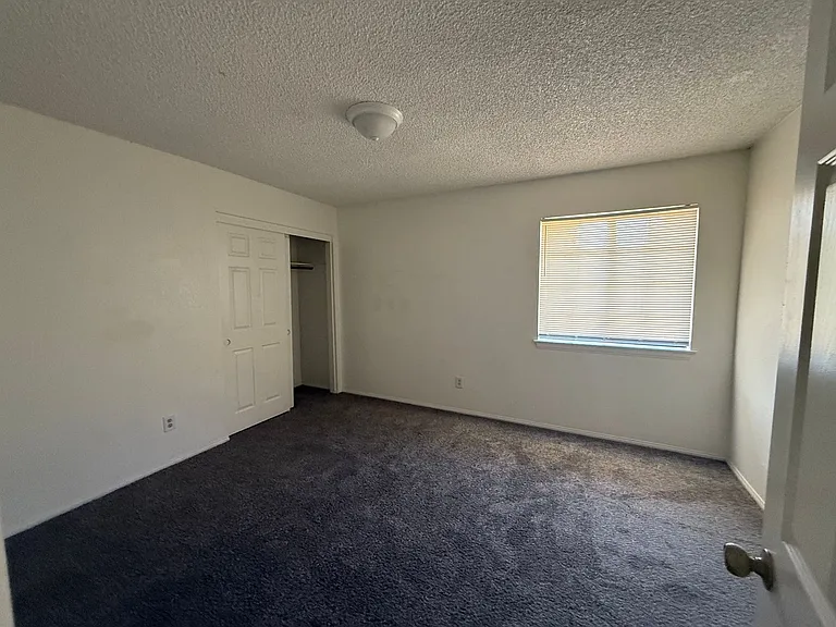 20318 Thunderbird Rd — Photo 5